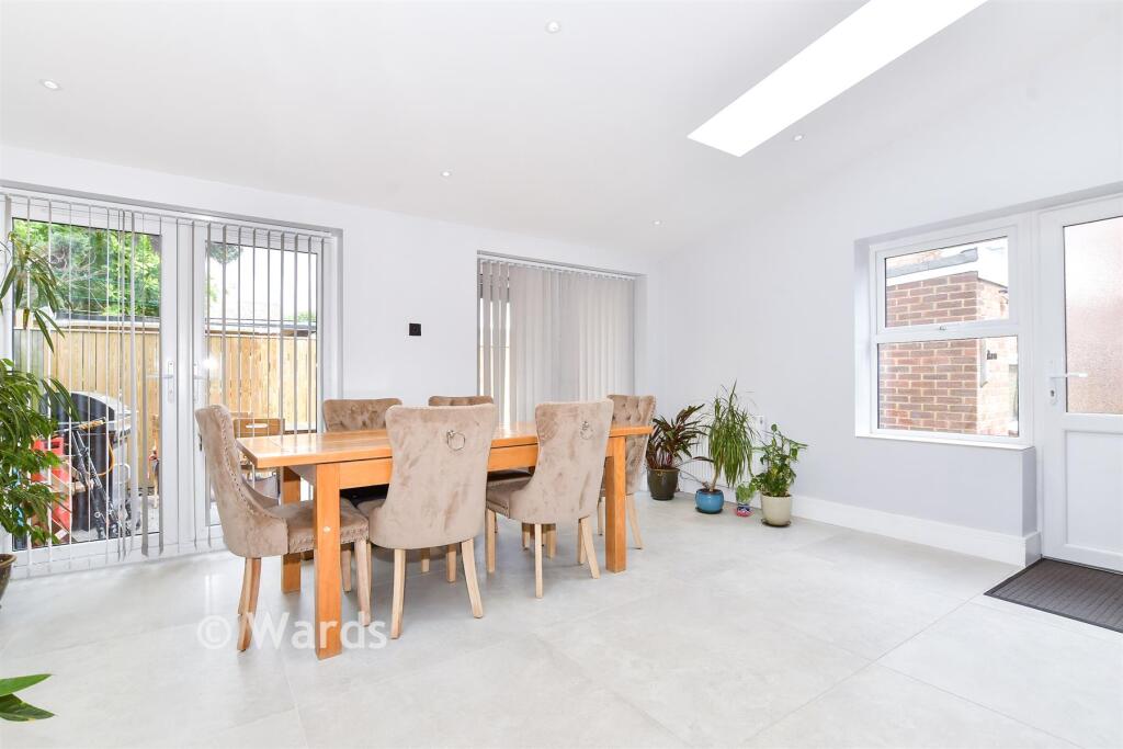 Sycamore Drive, Greenacres, Aylesford, Kent photo 3