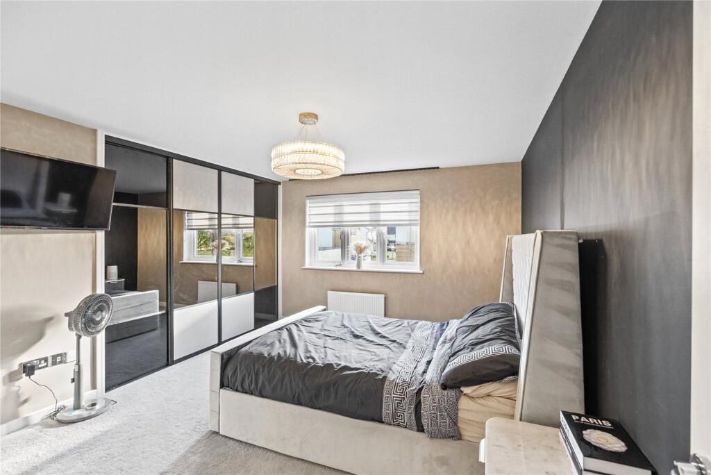 House in Glasgow - More