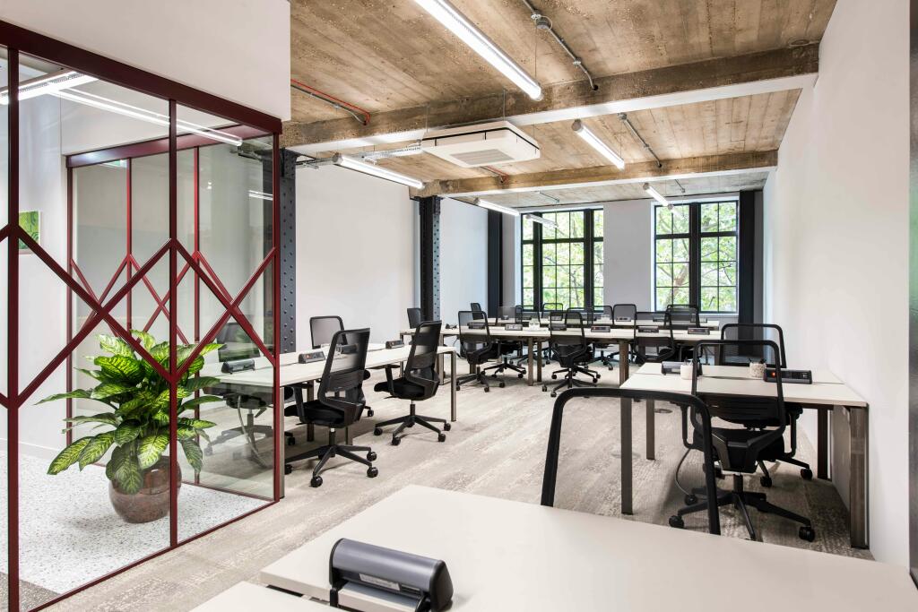 Large office.jpg