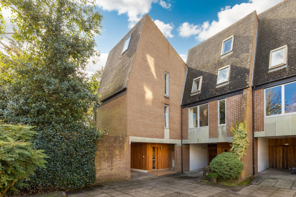 Main image of property: 40/1 Woodhall Road, Colinton, EH13 0DU