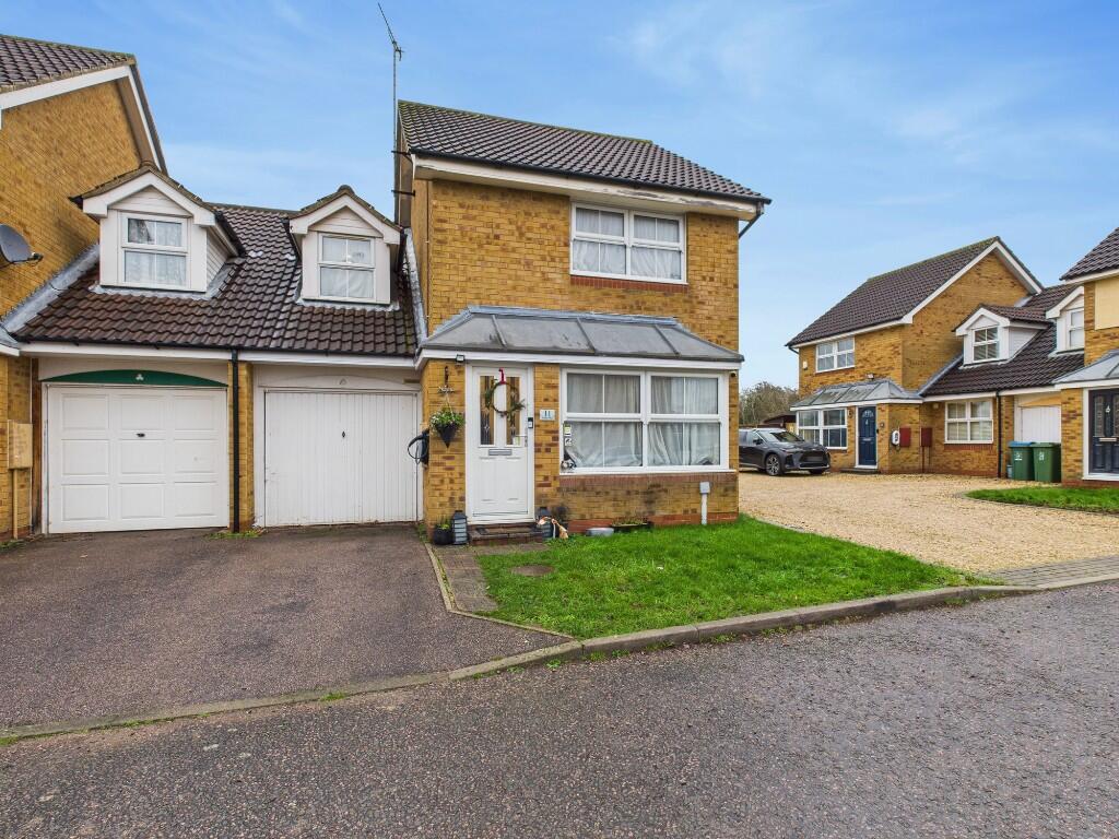 Main image of property: Puffin Way, Aylesbury, Bucks, HP19 0UQ