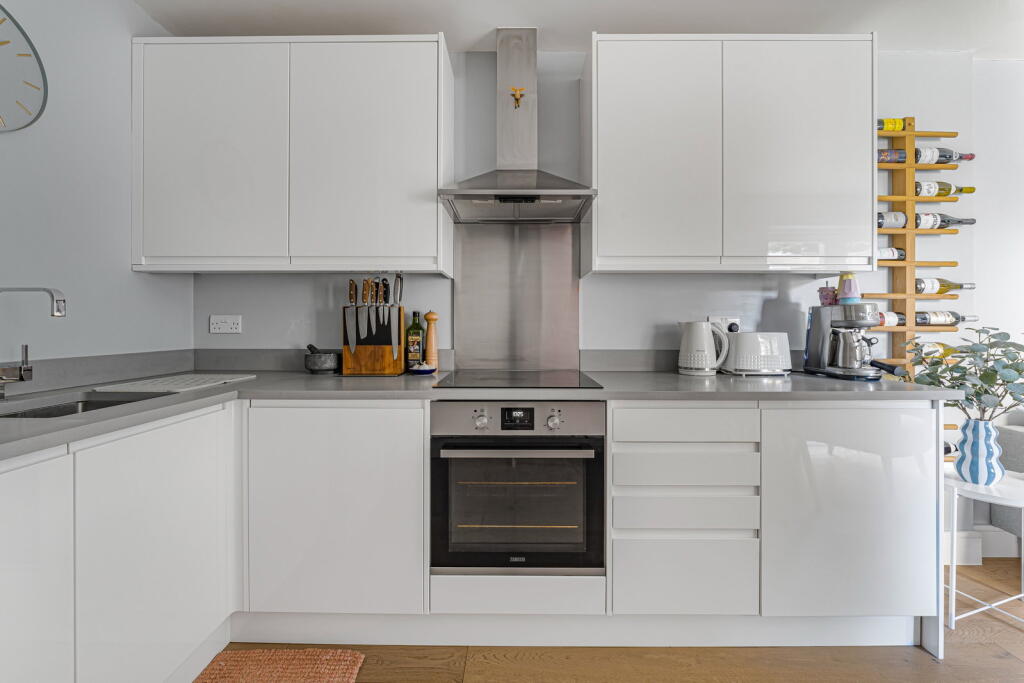 Apartment in London - View 5