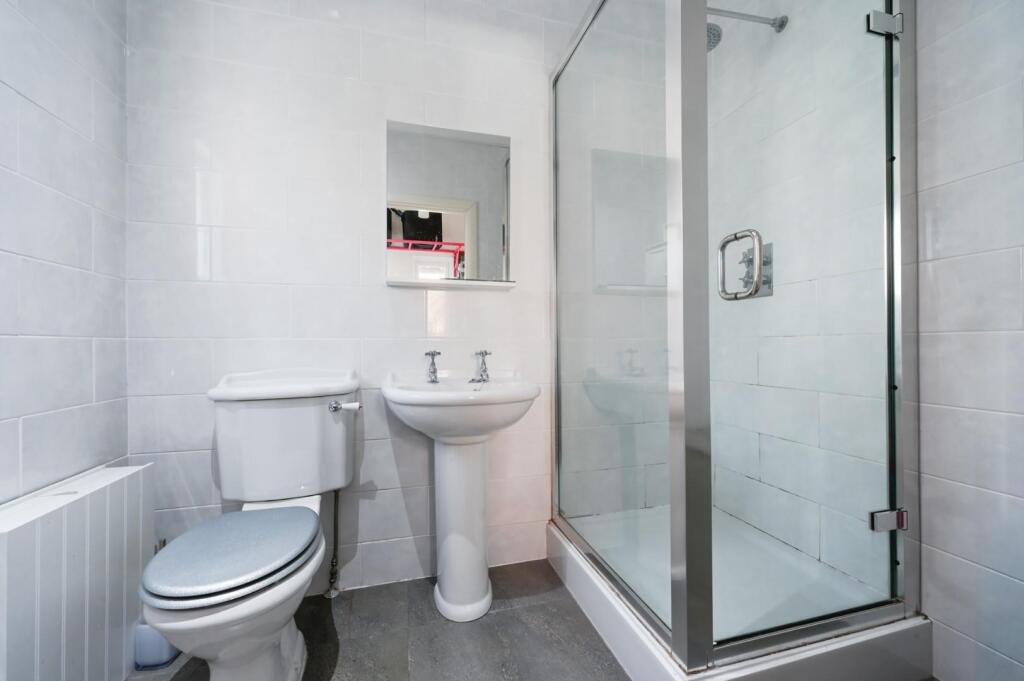 Apartment in Sutton - More
