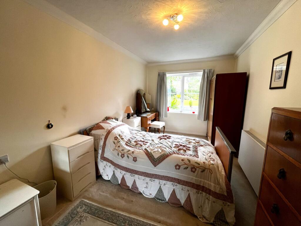 Thorley Lane, Timperley, WA15 - More