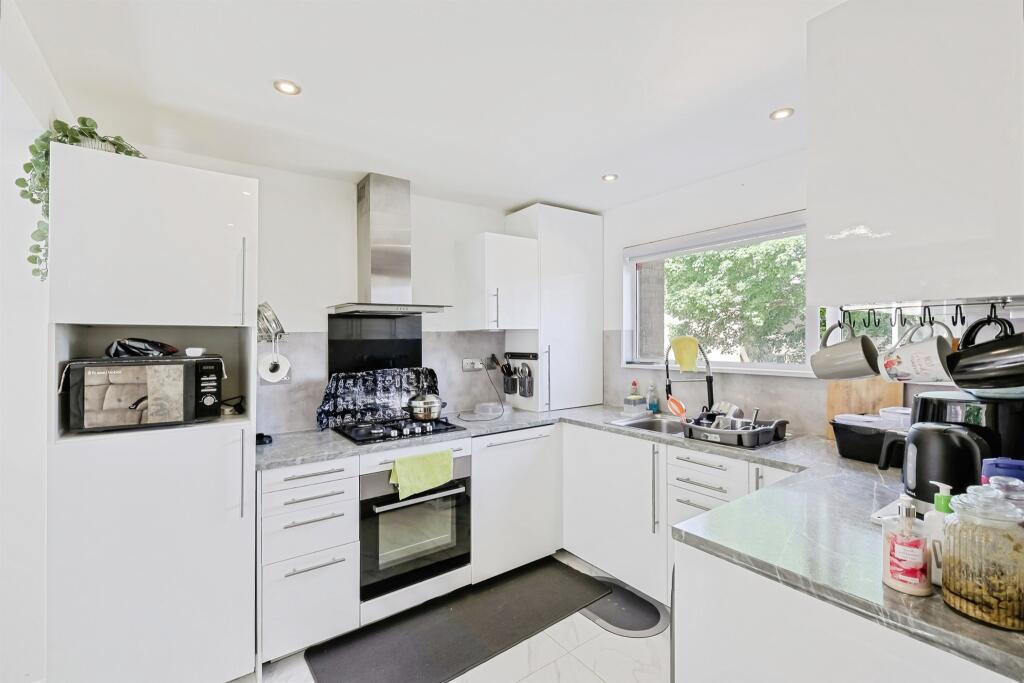 House in Northampton, West Northamptonshire - View 2