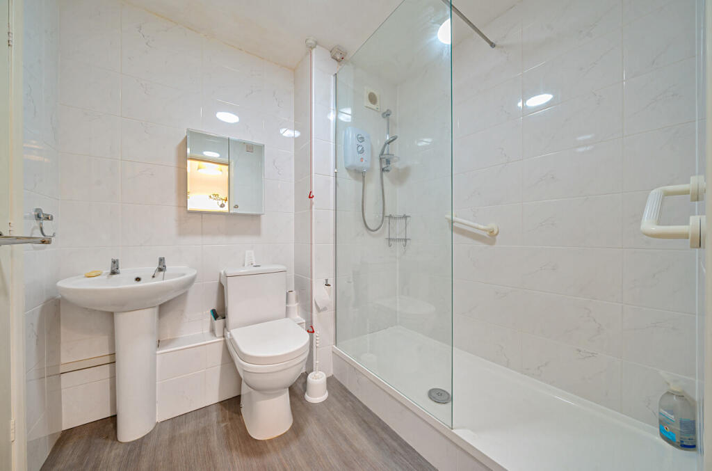 Apartment in London - More