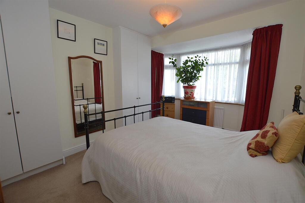 House in Twickenham - More