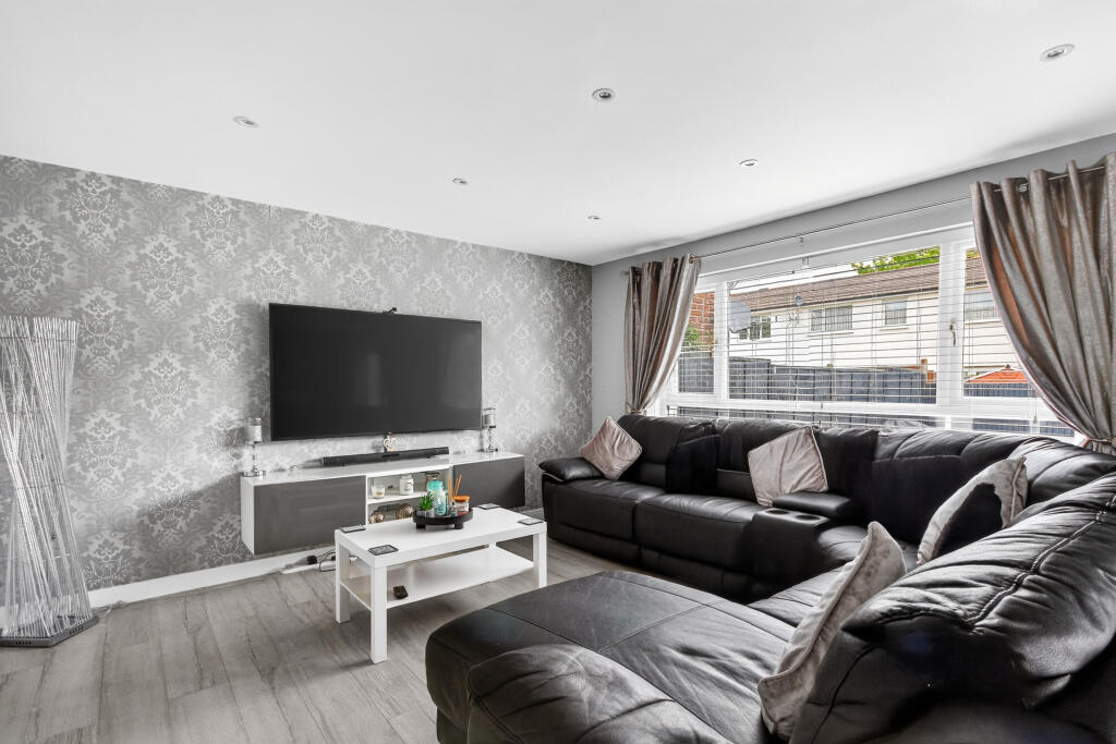House in Bracknell, Great Hollands, Hanworth - View 4