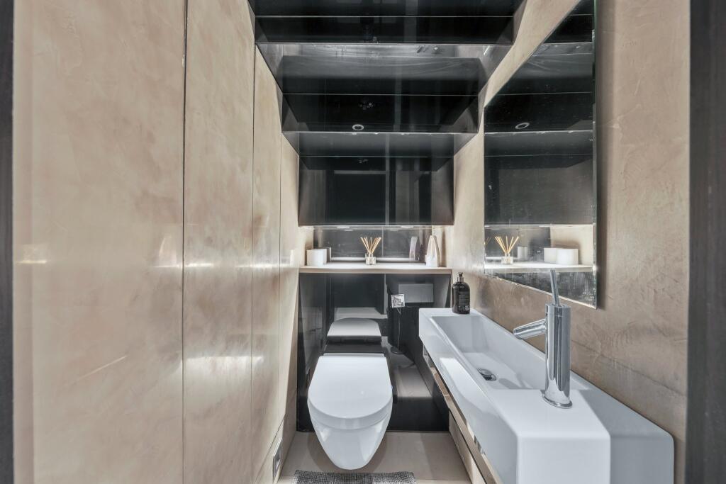 House in London, Kensal Town, Maida Vale - More