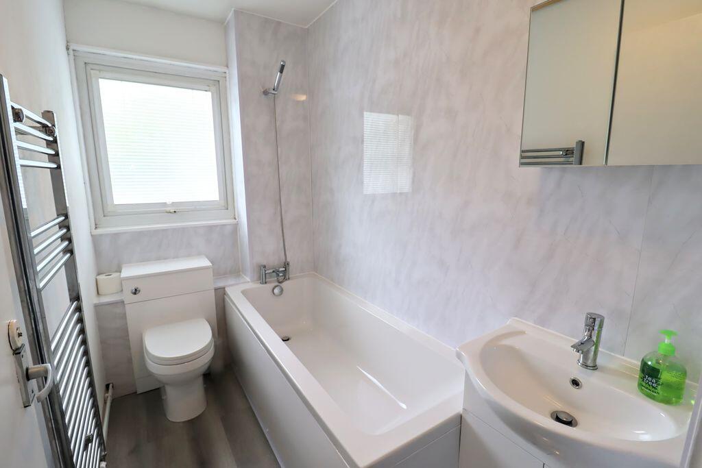 House in Milton Keynes, Tinkers Bridge, Woughton on the Green - View 4