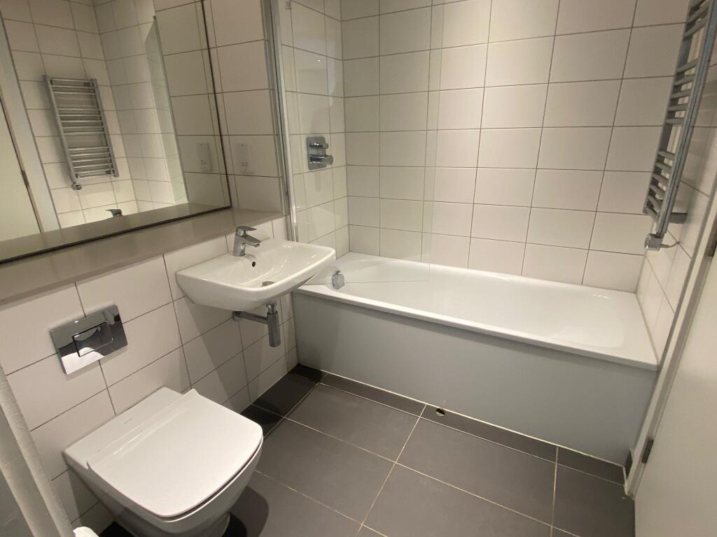 Apartment in Manchester, City Centre - View 5