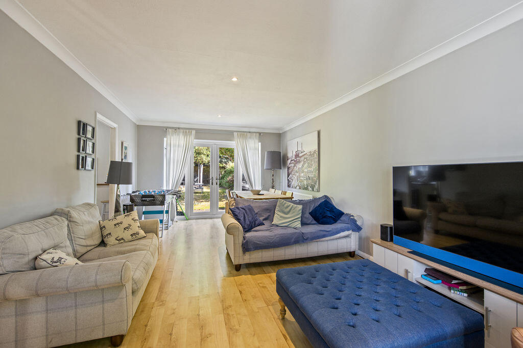 Seymour Close, East Molesey photo 3