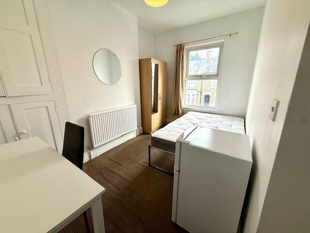 Main image of property: Room 6, Bullingdon Road