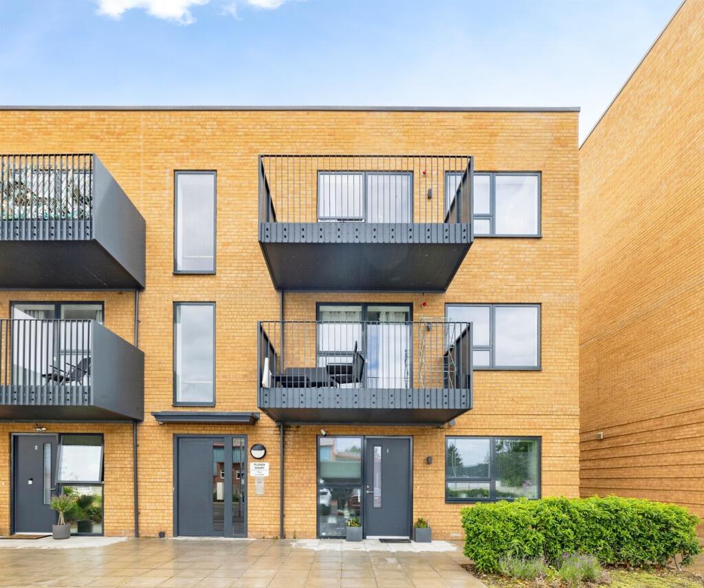 1-bed flat on Epsom Road, Watford, £300,000