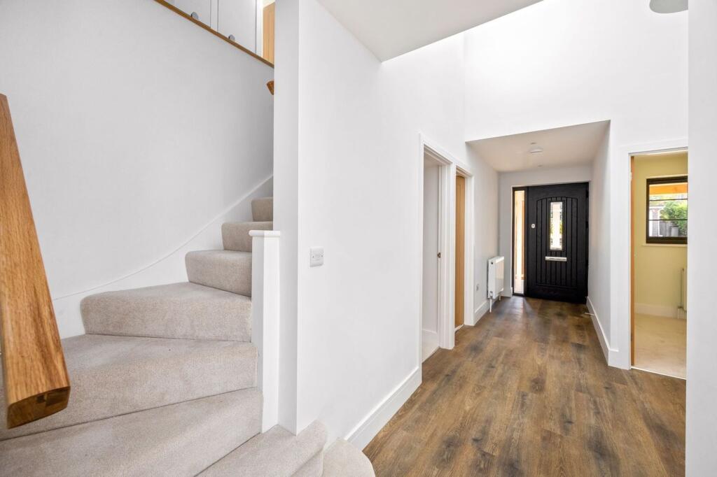 House in Redhill - View 5