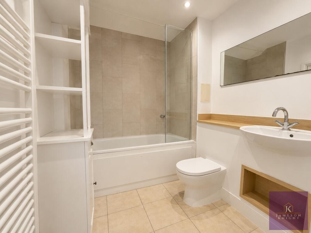 Apartment in London - More