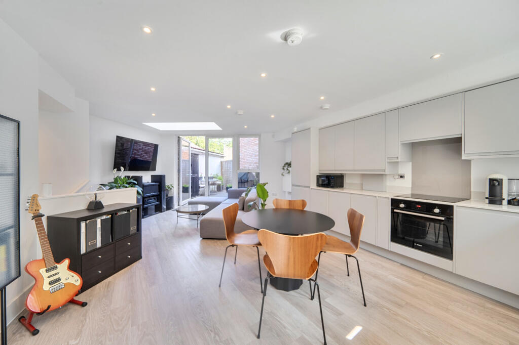 House in London, Temple Fortune - View 3