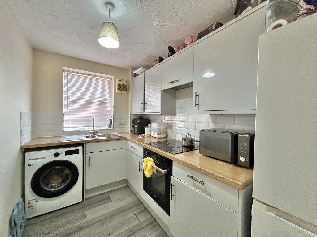 Ermine Street, Yeovil, Somerset, BA21 photo 2