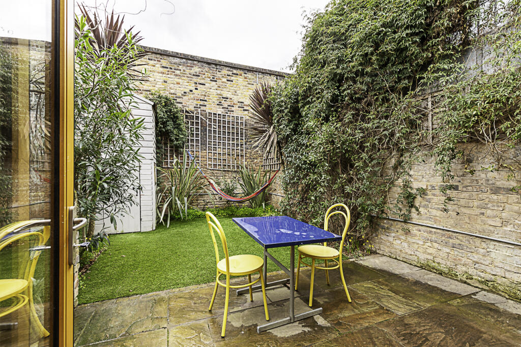 House in London, Hackney - View 2