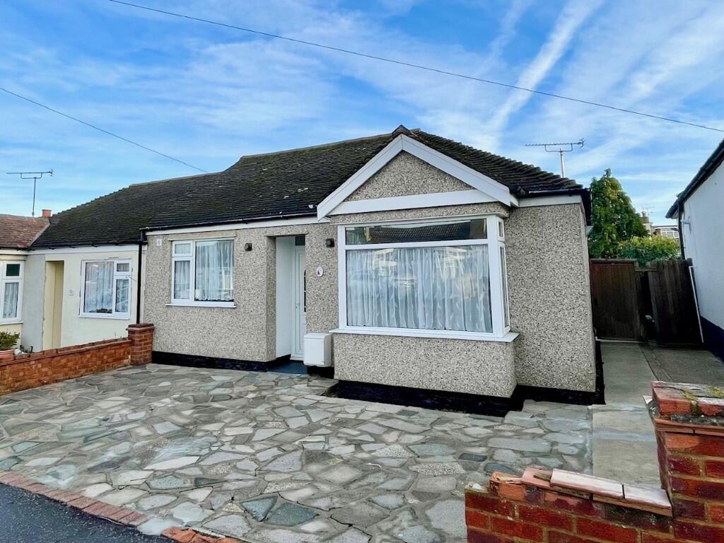 2-bed house on Leighfields Road, Eastwood, Leigh-On-Sea, Essex, SS9, £300,000