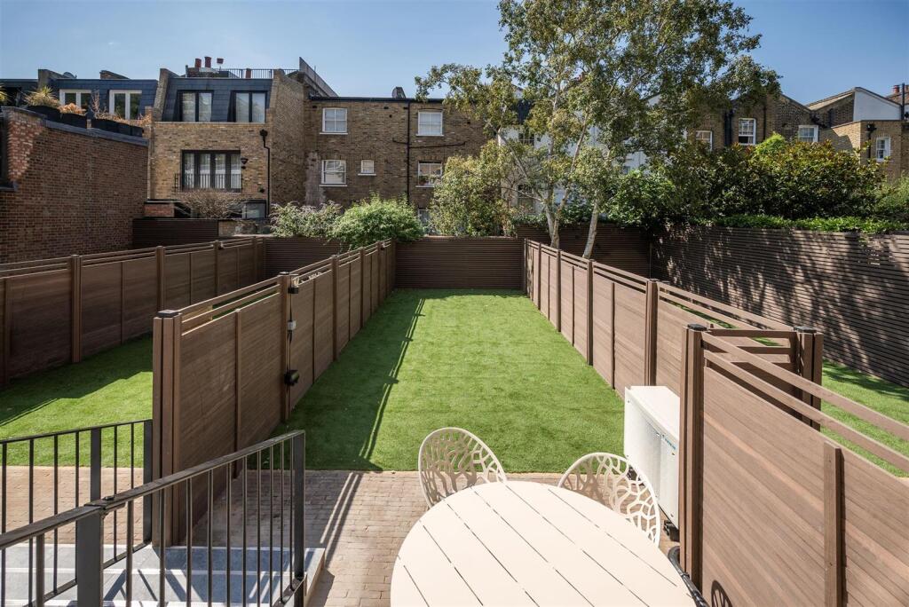 Apartment in London, Royal Borough of Kensington and Chelsea - More