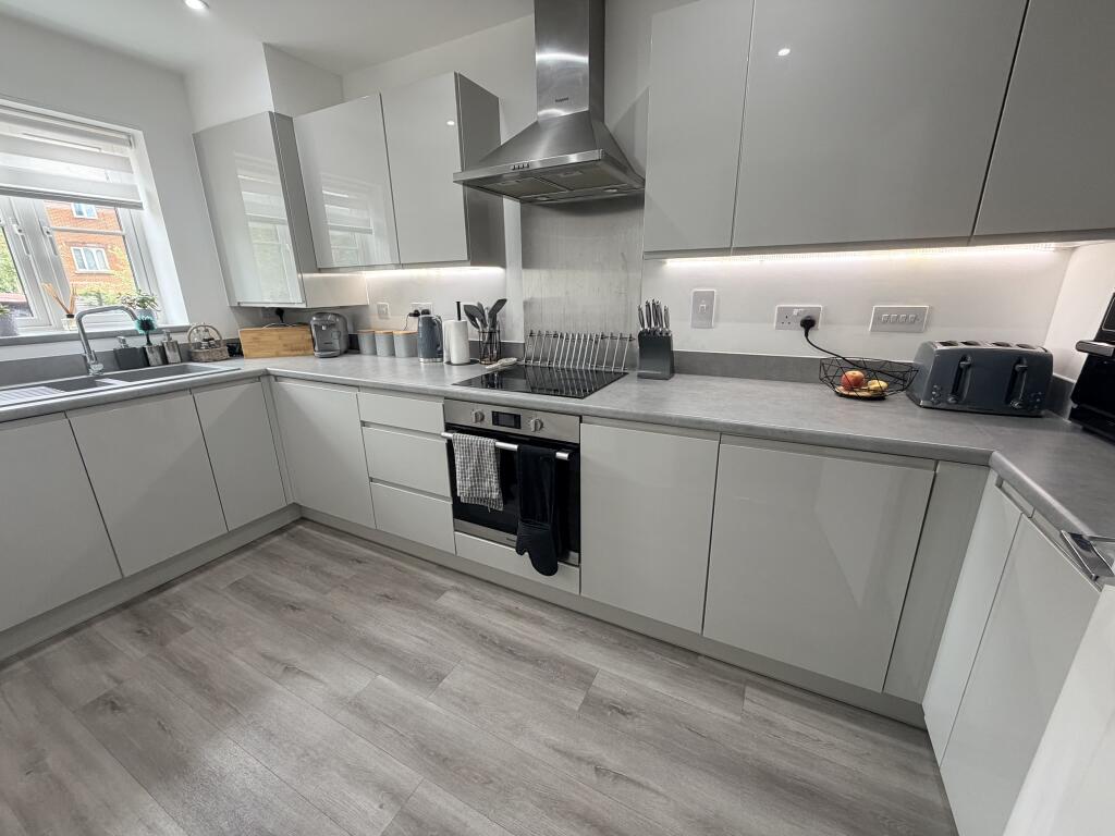 Hamilton Close, Buckingham, MK18 - View 6