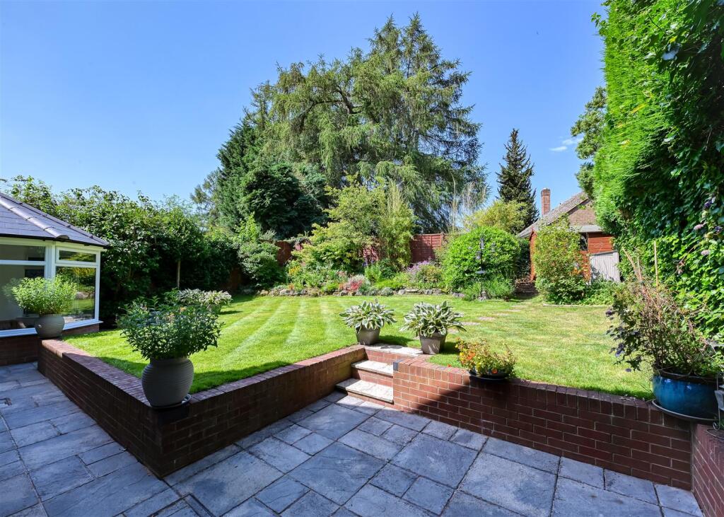 House in Wolverhampton, Castlecroft - View 3