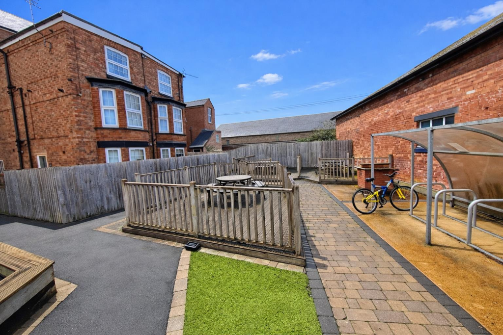 Oswald Road, Oswestry photo 5