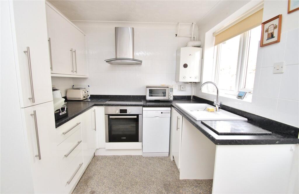Coniston Close, Verwood, Dorset, BH31 photo 3