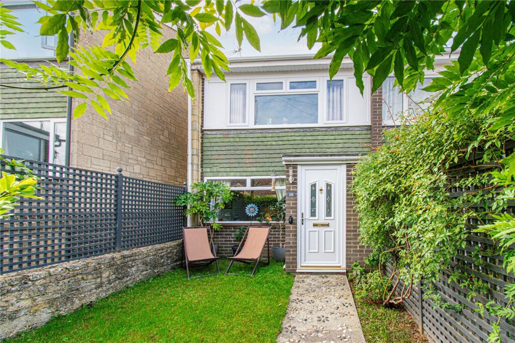 2-bed terraced on Tarrants Hill, Hungerford, RG17, £275,000