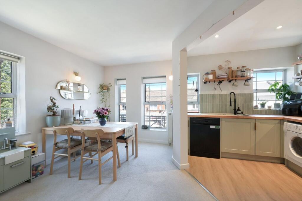 Apartment in London, Worcester Park - View 4