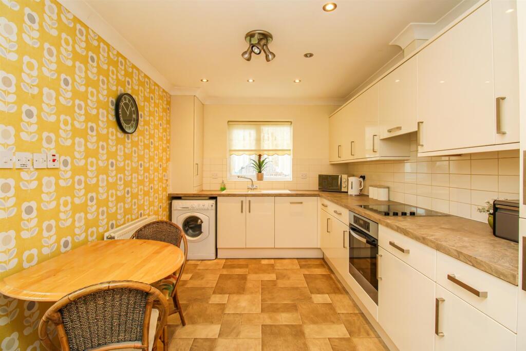 High Street, Ossett photo 2