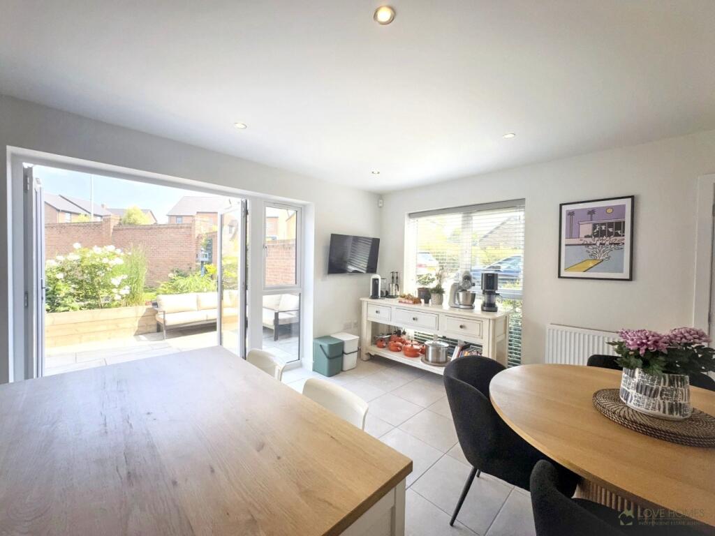 Roeburn Avenue, Forton photo 4