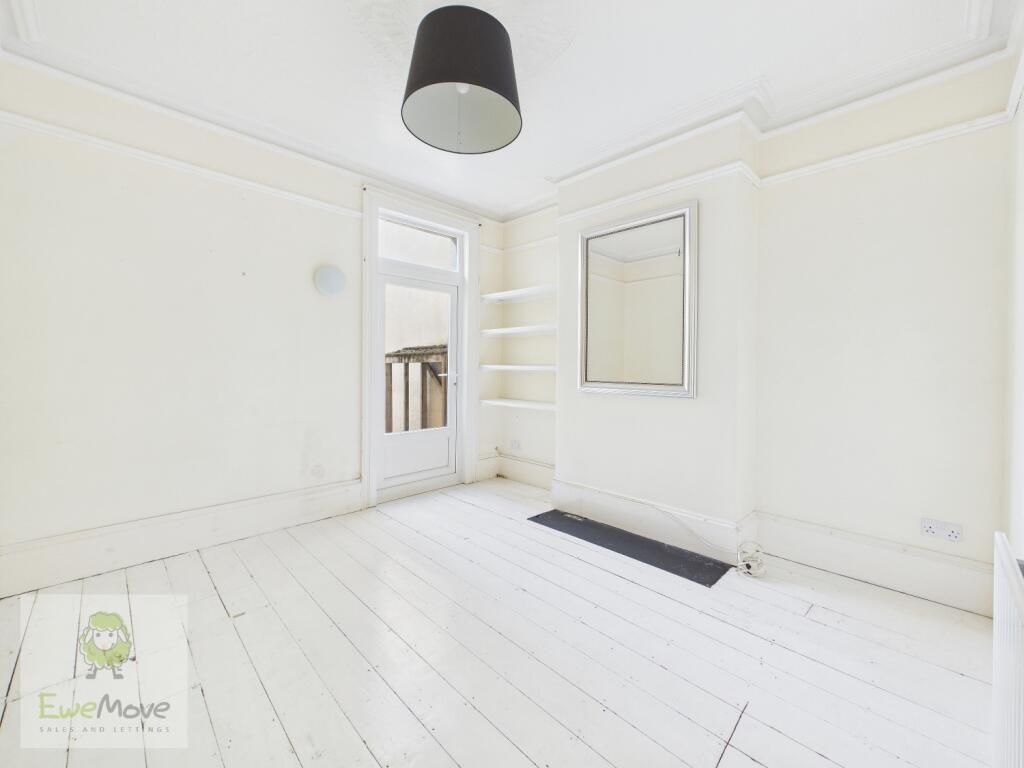 House in Gillingham, Medway - More
