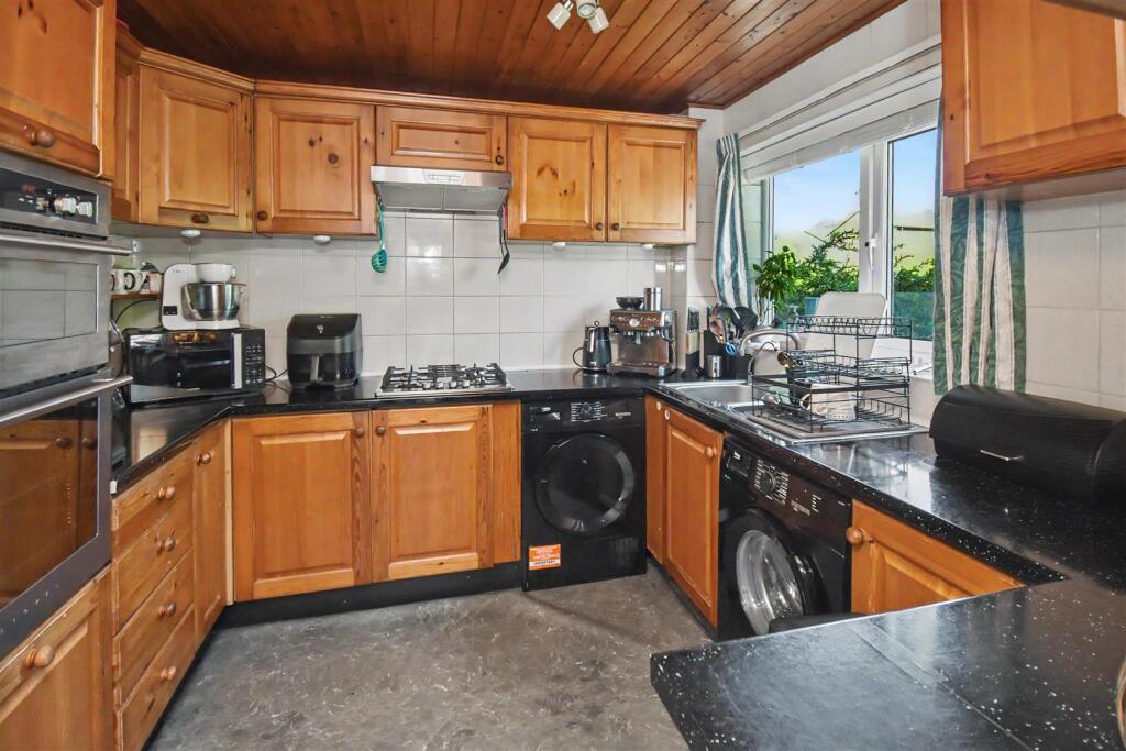 NN18 Minden Close, Corby - View 5