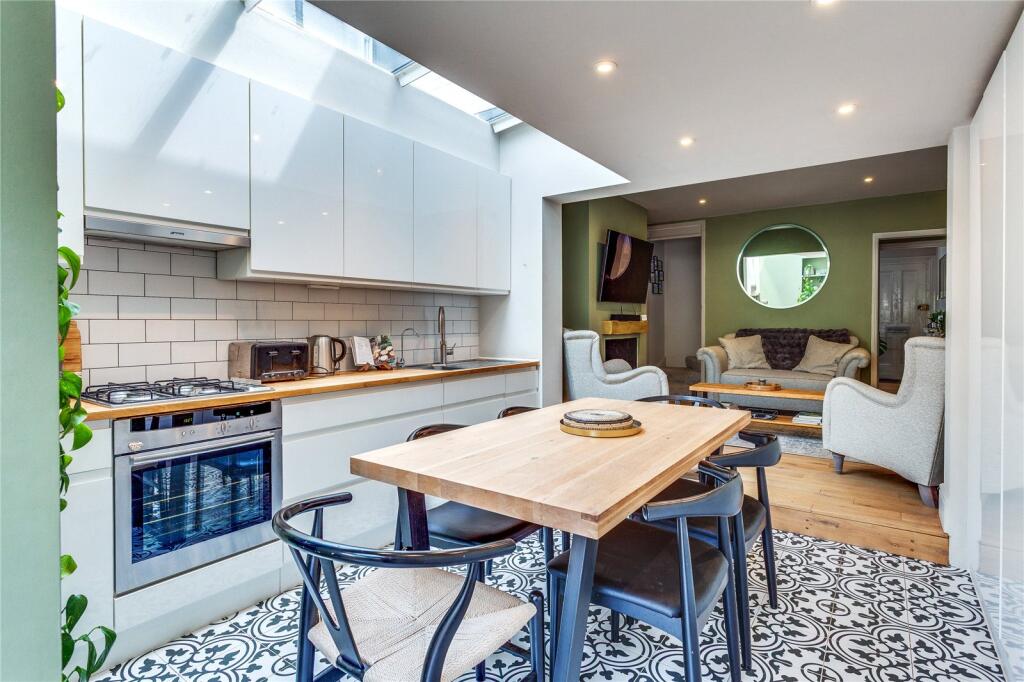 House in Twyford, Wokingham - View 2