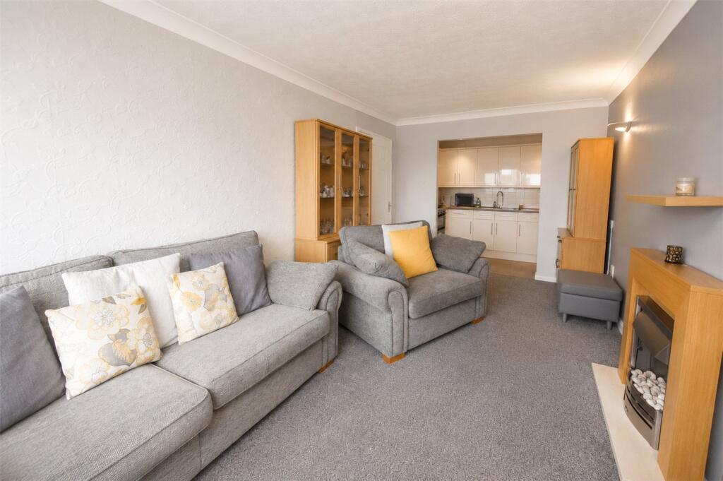 Montpellier Crescent, New Brighton, Wirral photo 4