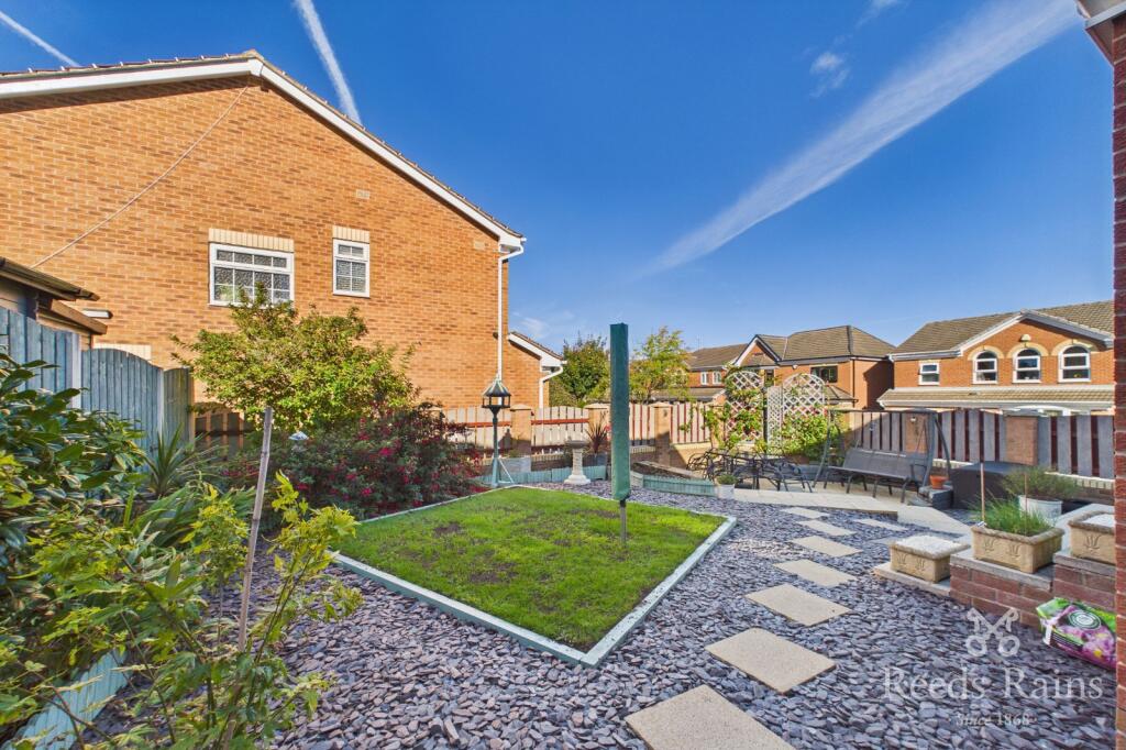 House in Sheffield, Woodhouse Mill, Beighton - More