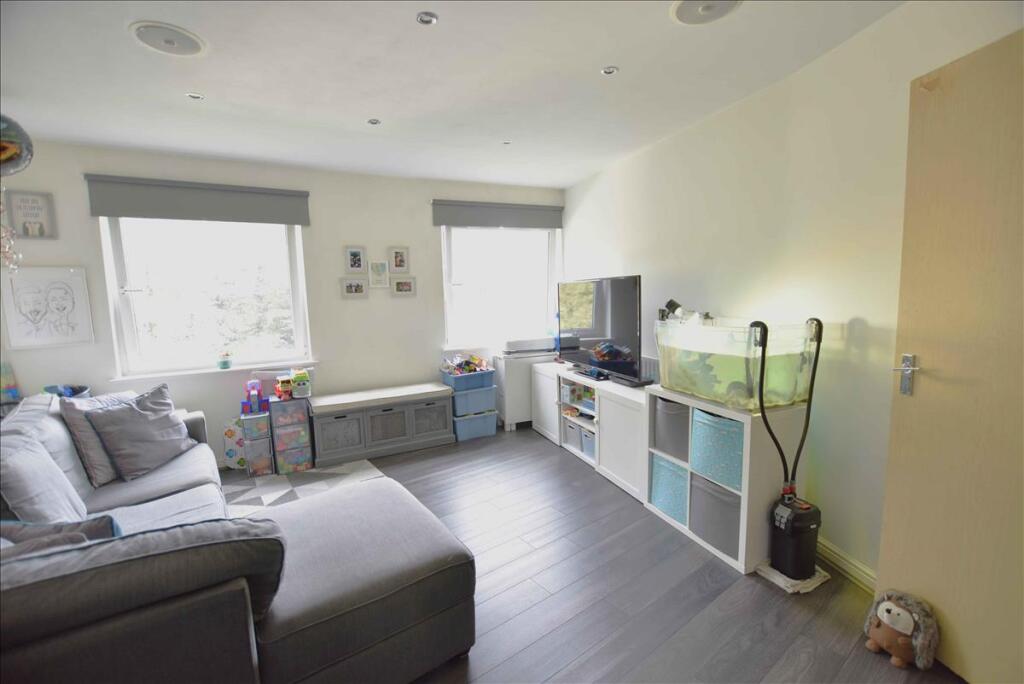Apartment in Twickenham - View 3