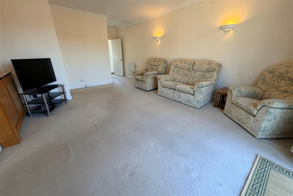 Apartment in Southampton - View 3