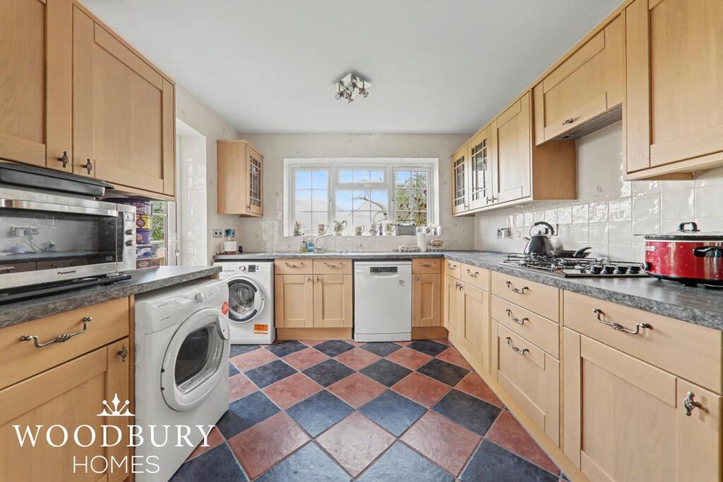 The Uplands, Loughton, IG10 - View 6