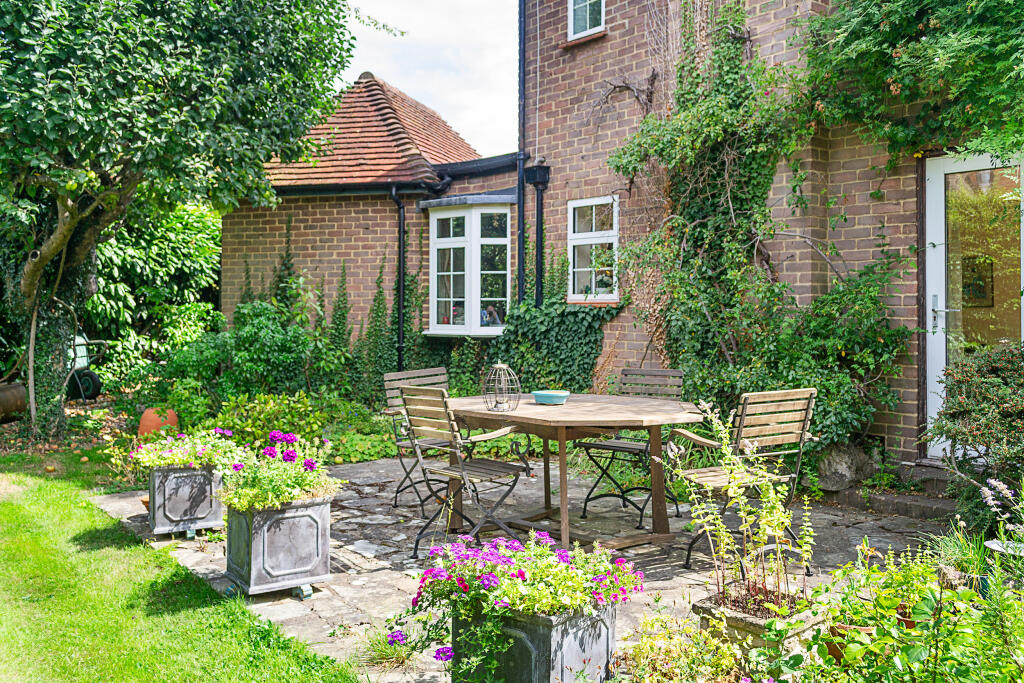 House in Tatling End, Gerrards Cross - View 5