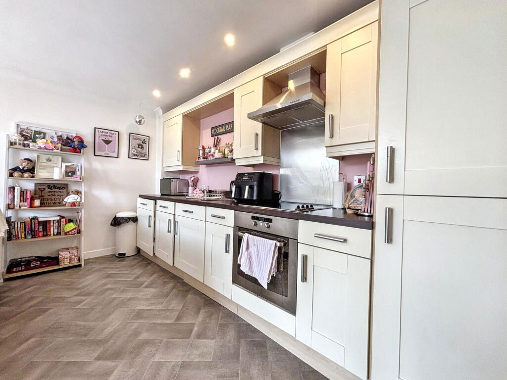 Apartment in Gateshead, North East - View 4