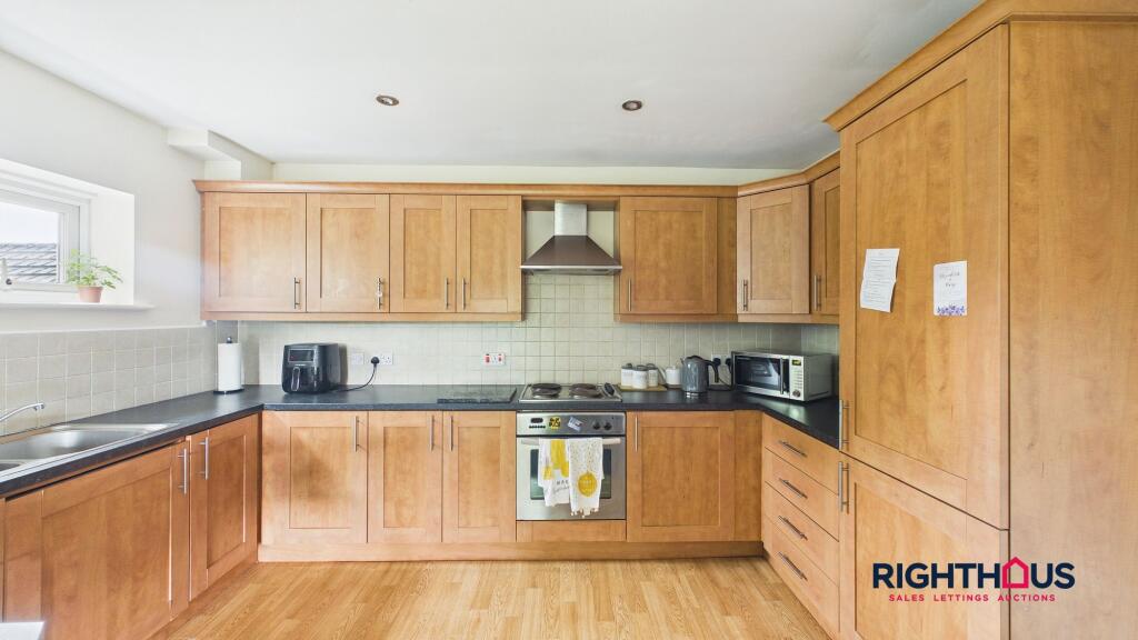 The Plantations, Bradford, BD12 - View 5