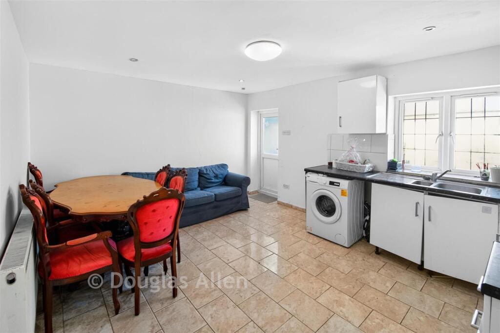 House in London, Goodmayes, Seven Kings - More