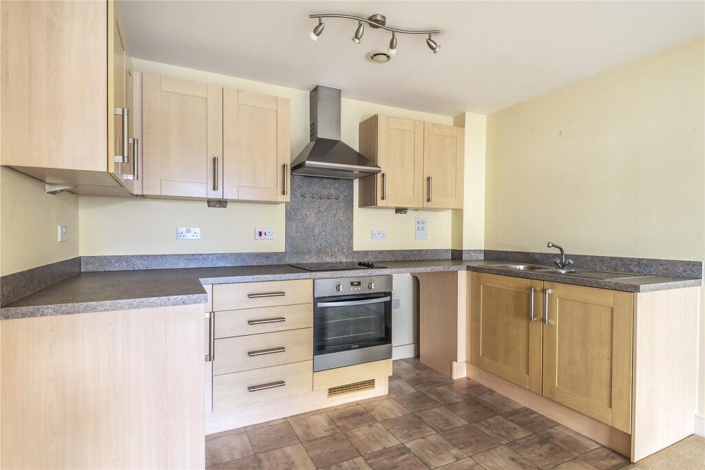Hut Farm Place, Chandlers Ford, Hampshire, SO53 photo 3