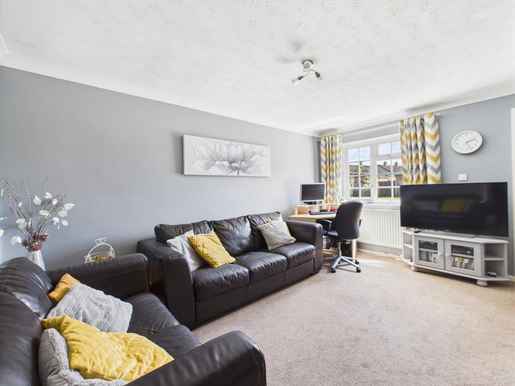 Howard View, Basingstoke, RG22 photo 2