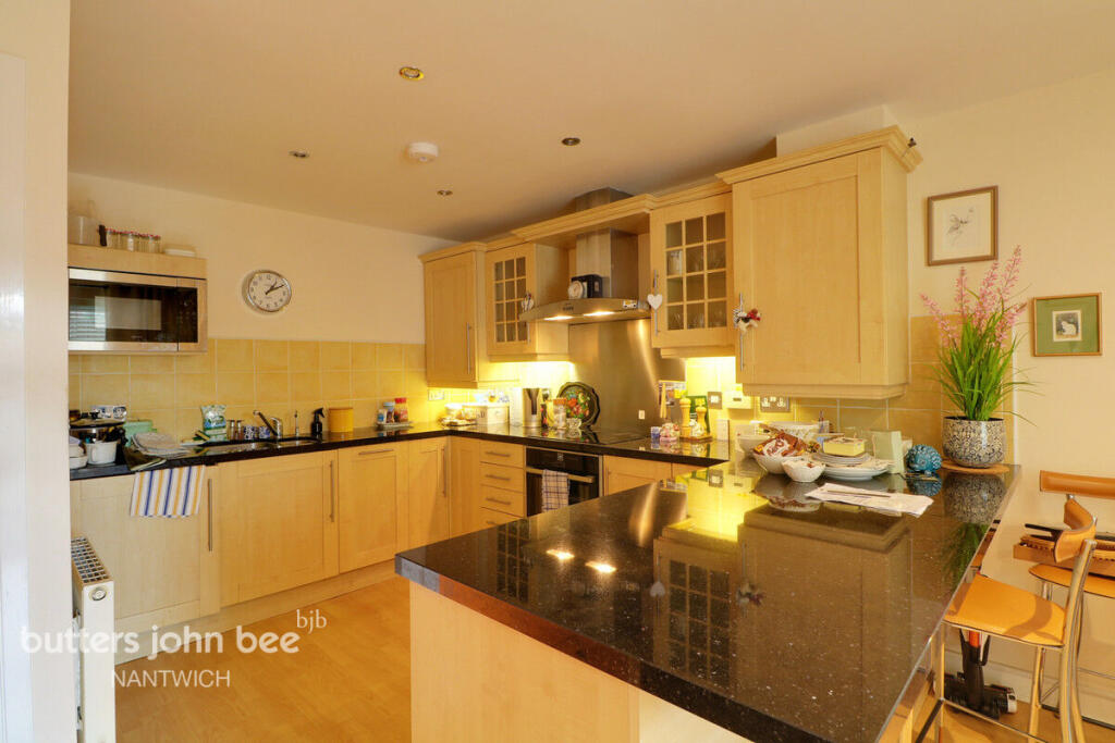 Sutton Close, Nantwich photo 4