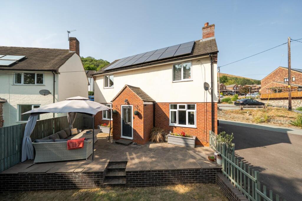 3-bed detached on Mount View, Middletown, SY21 8DH, £250,000