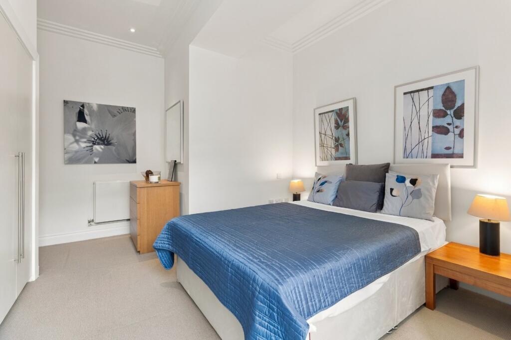 Apartment in London, City of Westminster - View 3